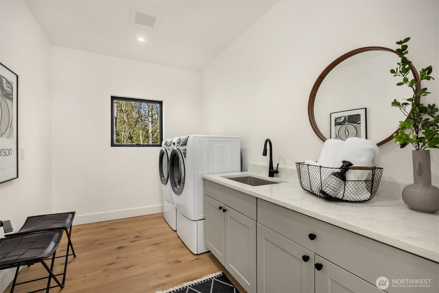 9243 NE Spargur Loop Road