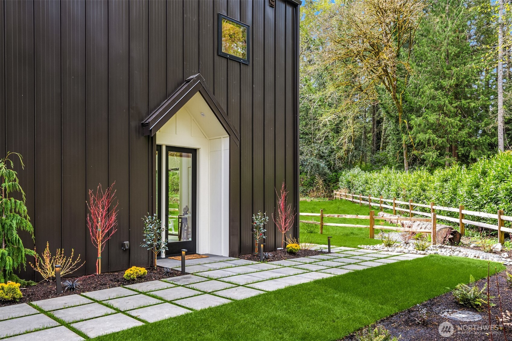 9243 NE Spargur Loop Road