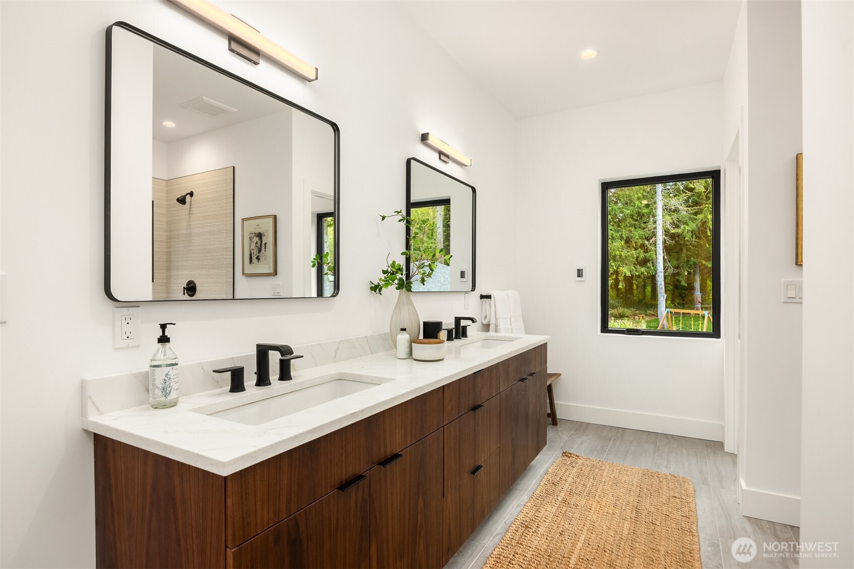 9243 NE Spargur Loop Road