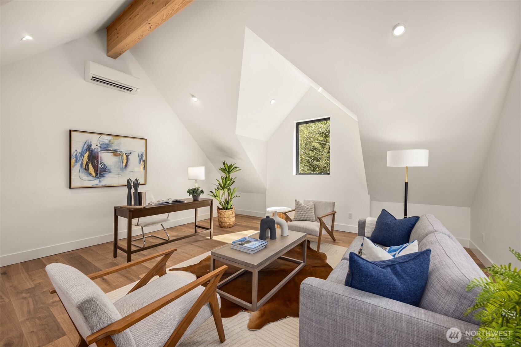 9243 NE Spargur Loop Road