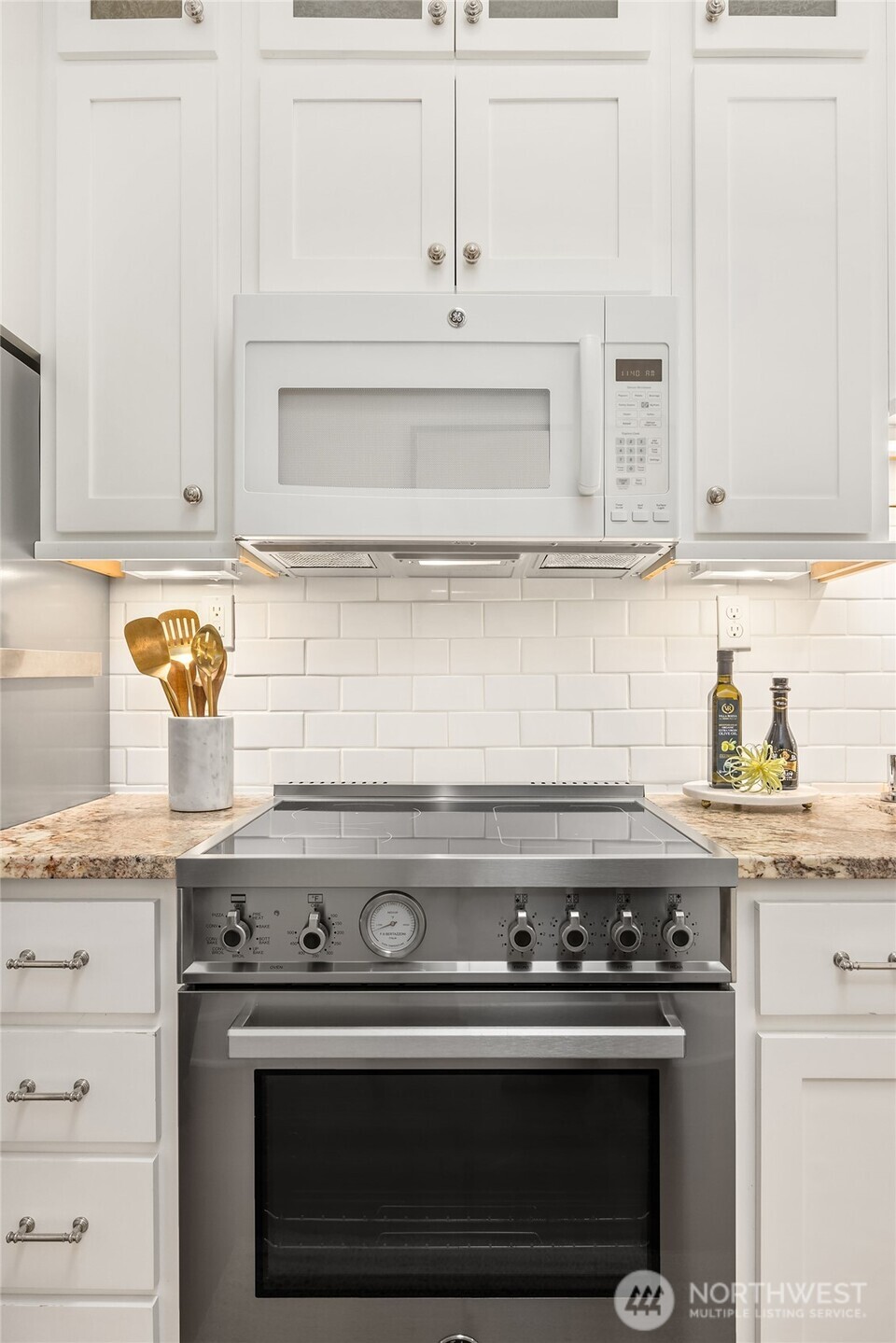 2213 NE Victorian Lane Unit: F