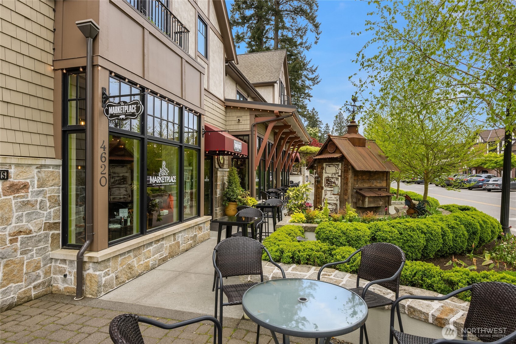 2213 NE Victorian Lane Unit: F