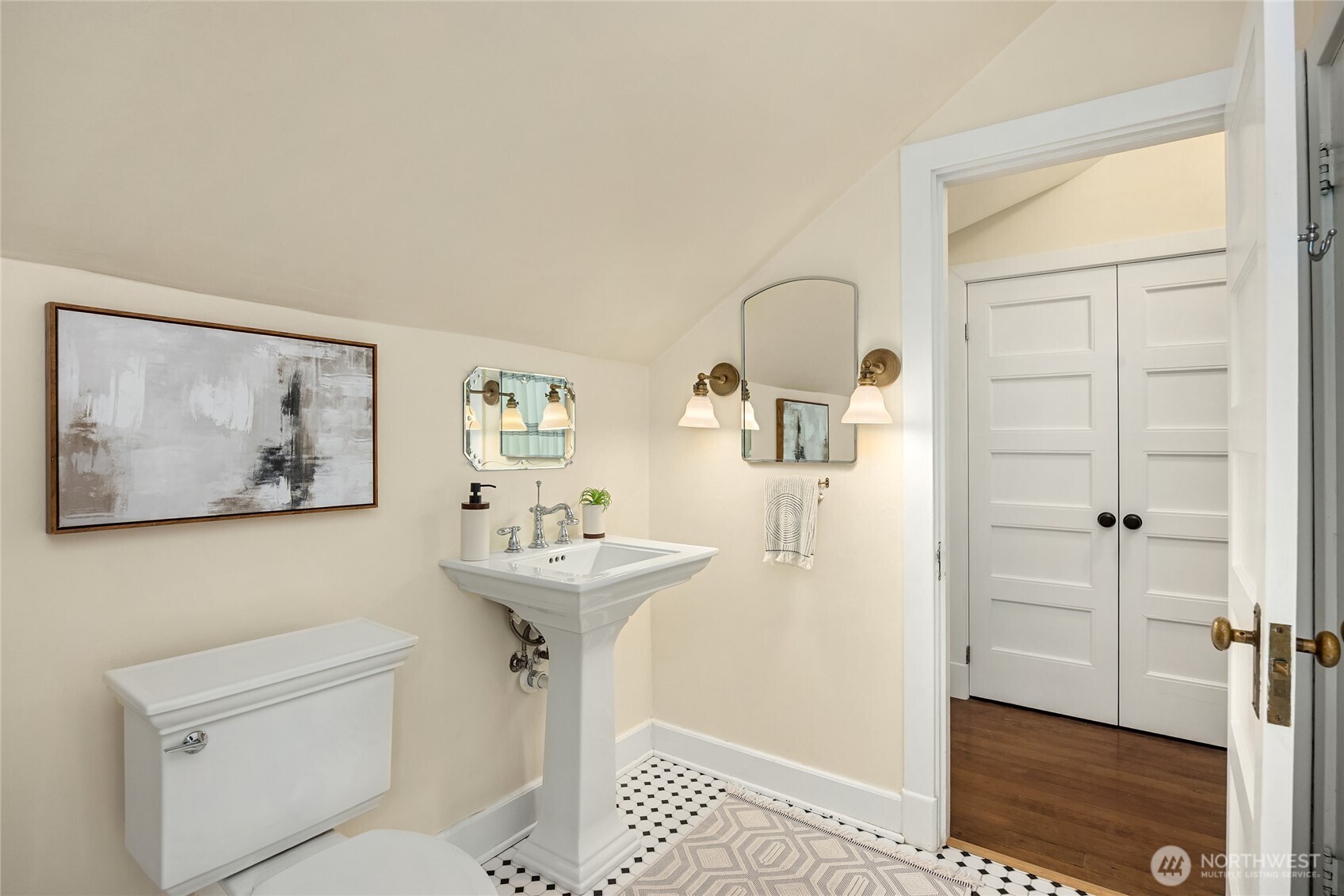 2213 NE Victorian Lane Unit: F