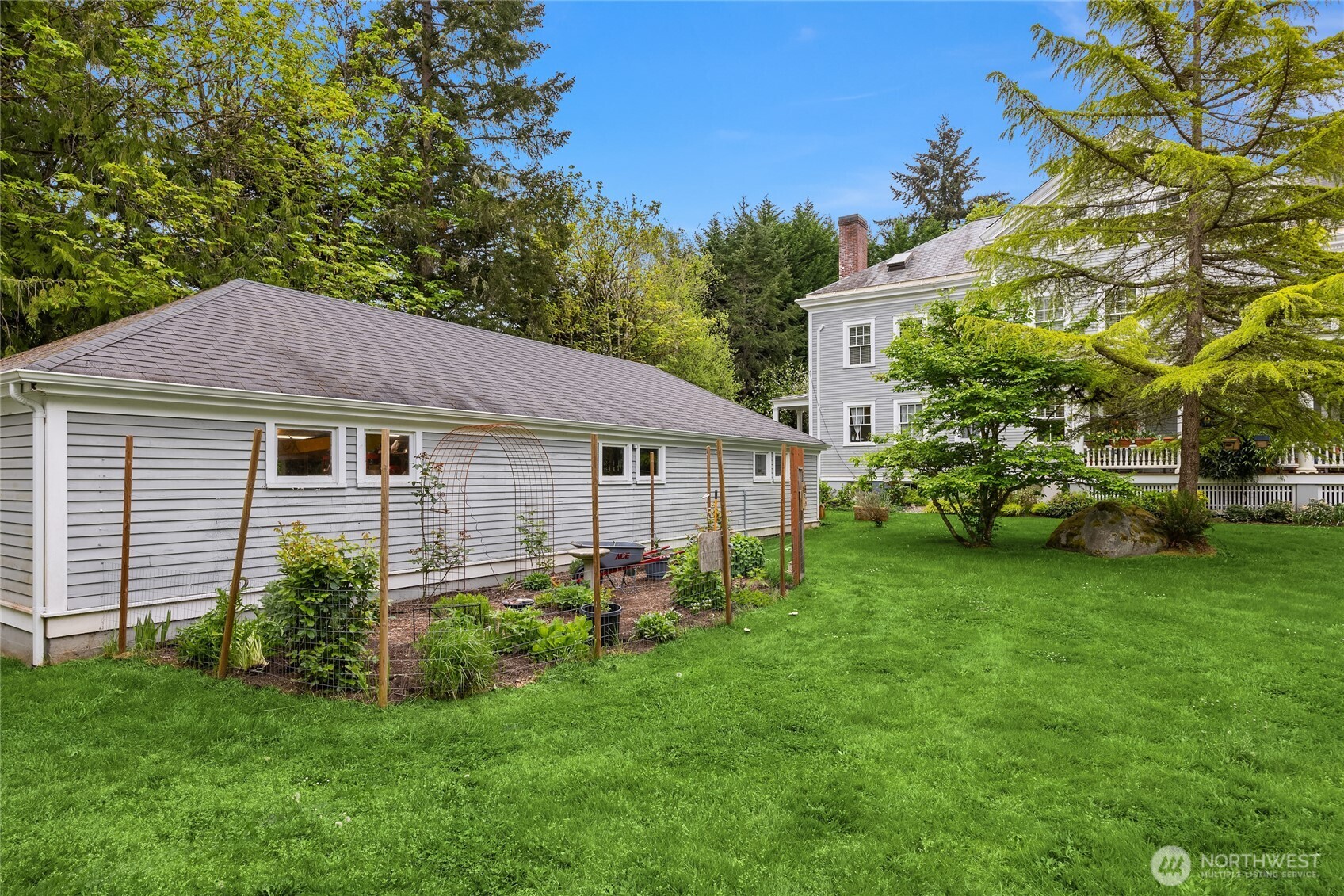 2213 NE Victorian Lane Unit: F