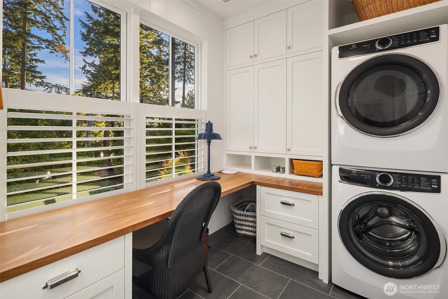 6426 Wing Point Road NE