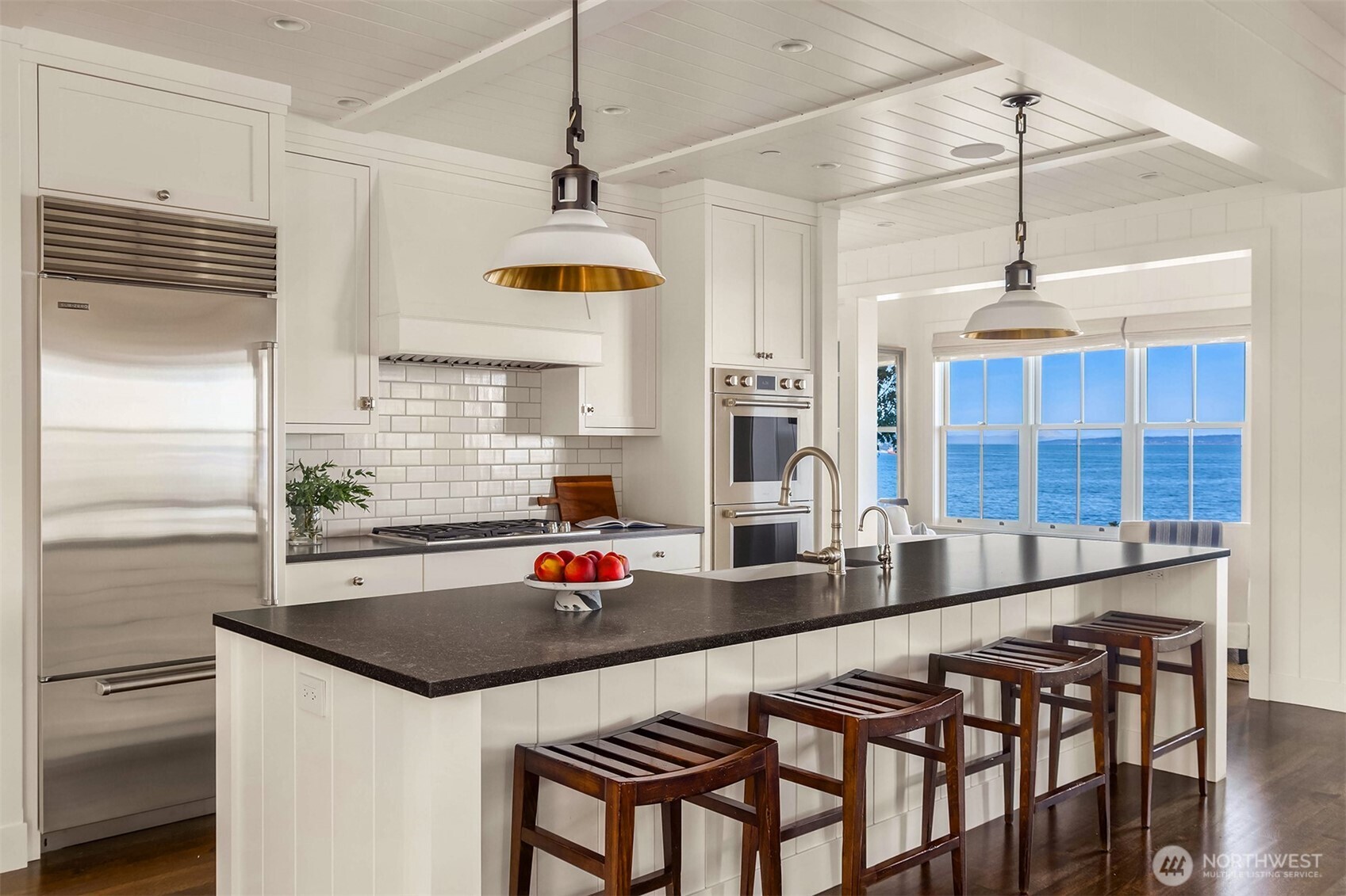 6426 Wing Point Road NE