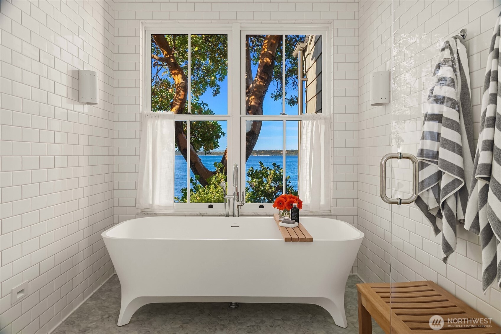 6426 Wing Point Road NE