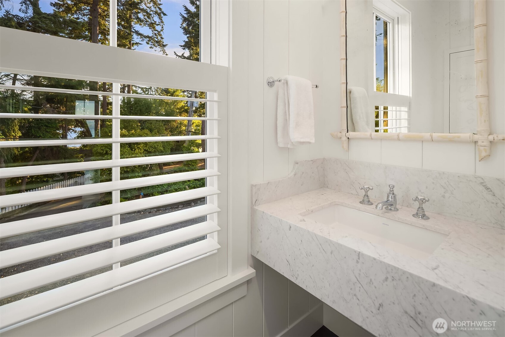 6426 Wing Point Road NE