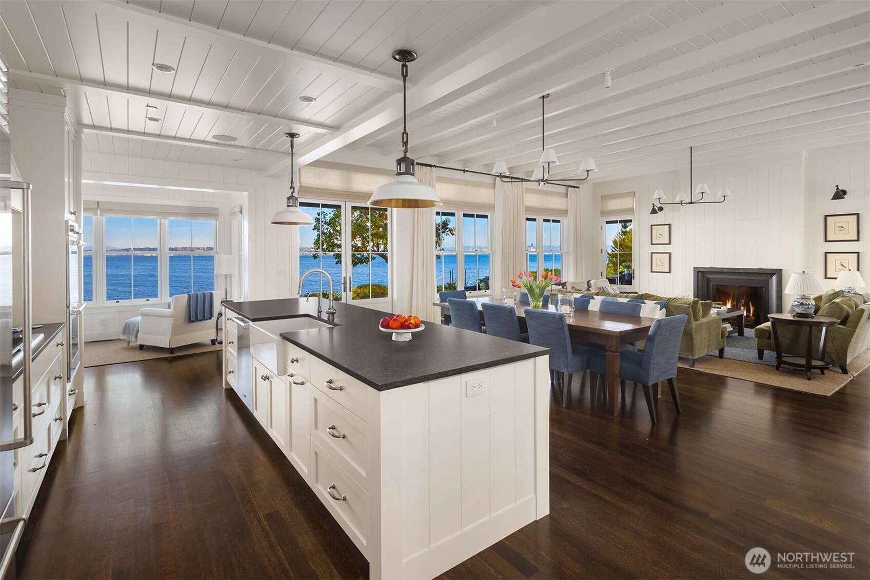 6426 Wing Point Road NE