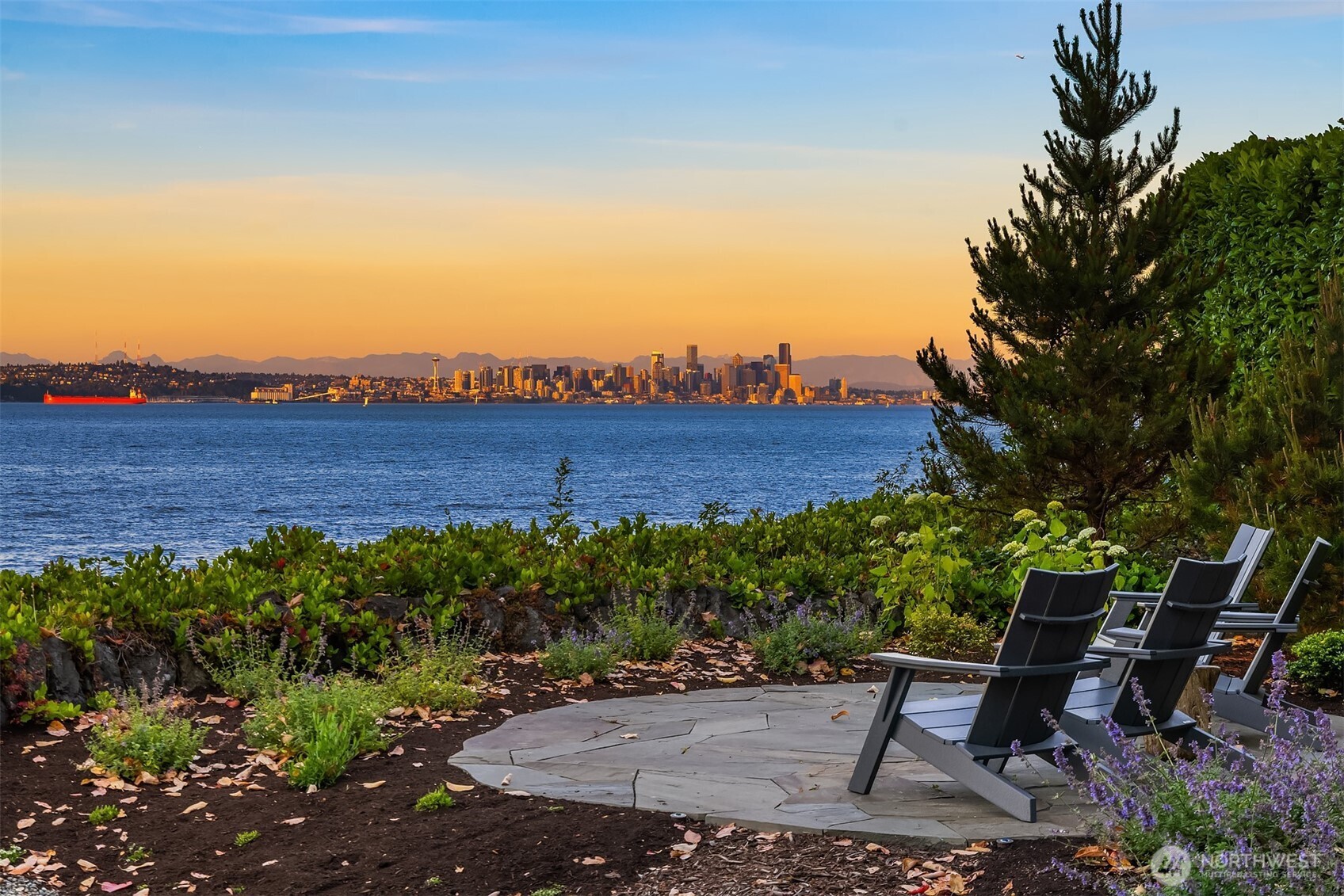 6426 Wing Point Road NE