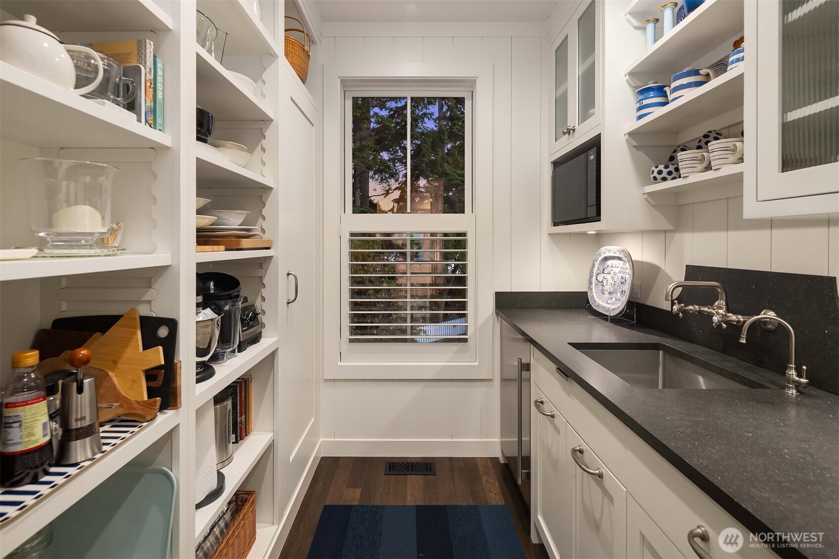 6426 Wing Point Road NE