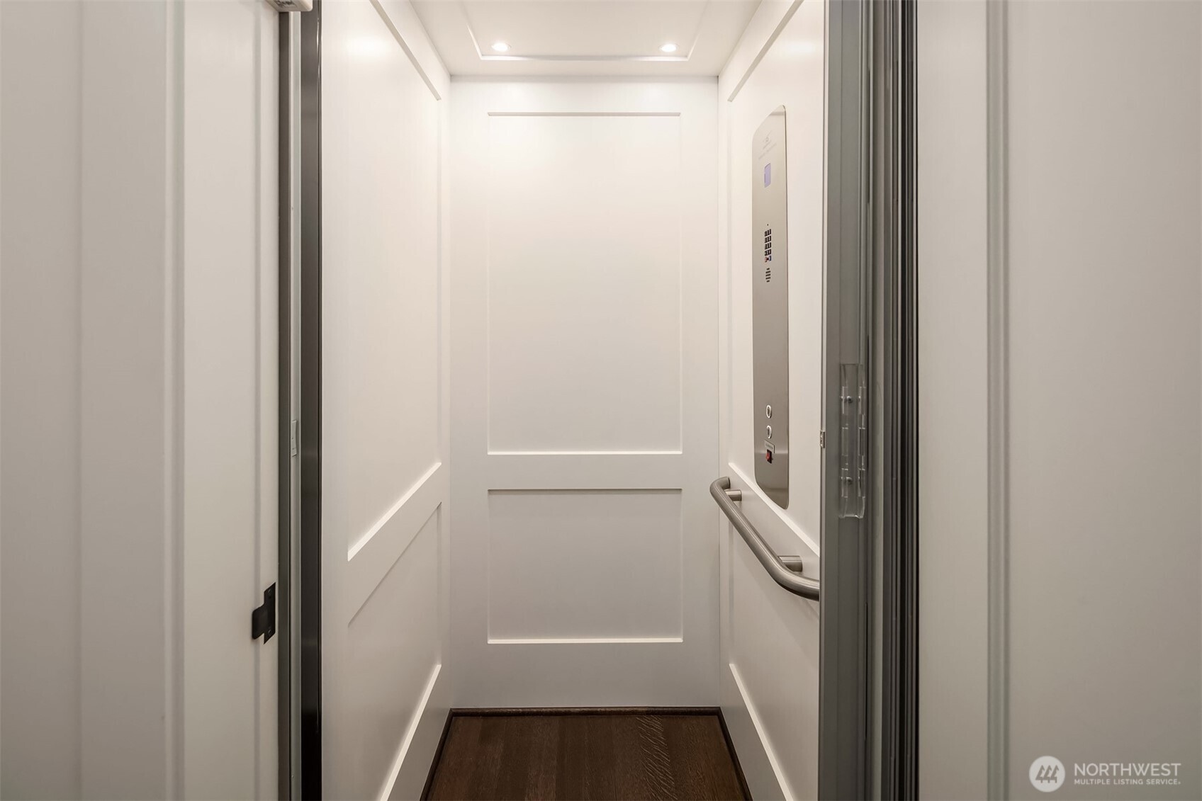 6426 Wing Point Road NE