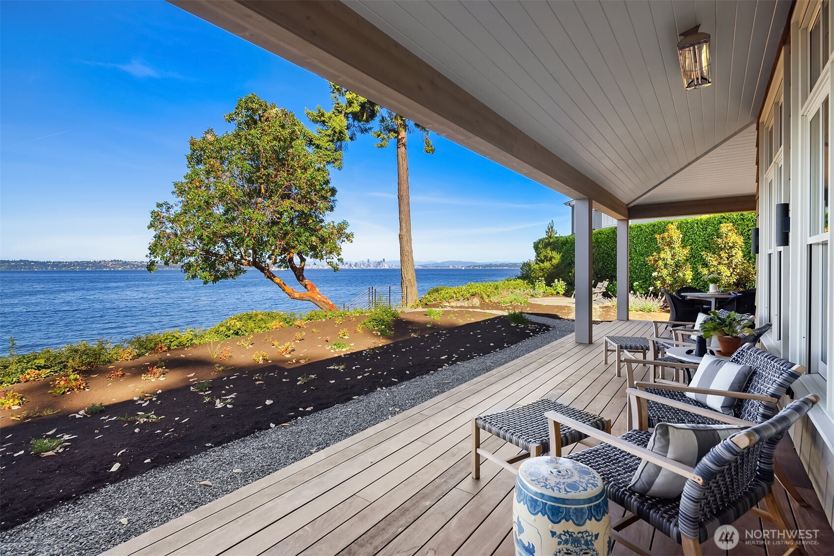 6426 Wing Point Road NE