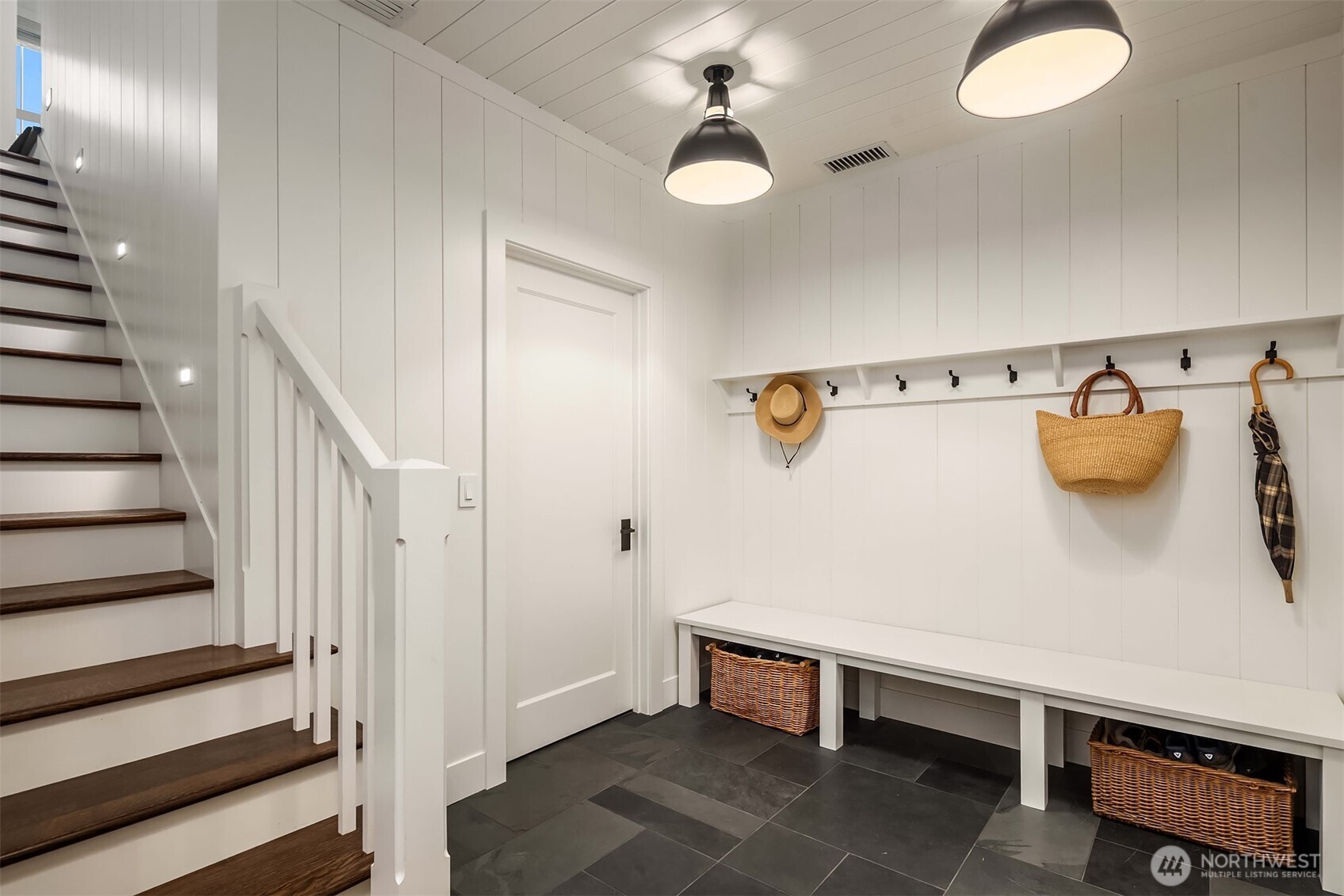 6426 Wing Point Road NE