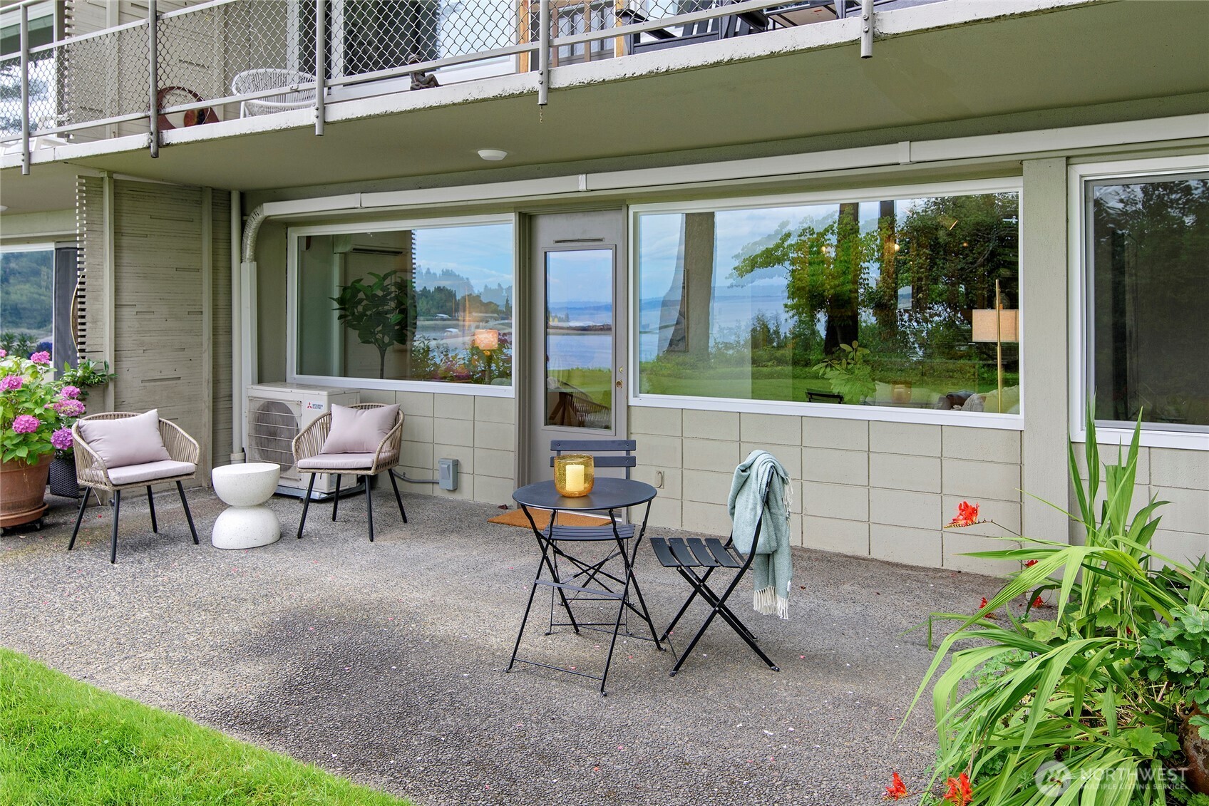 965 Winslow Way E Unit: 104