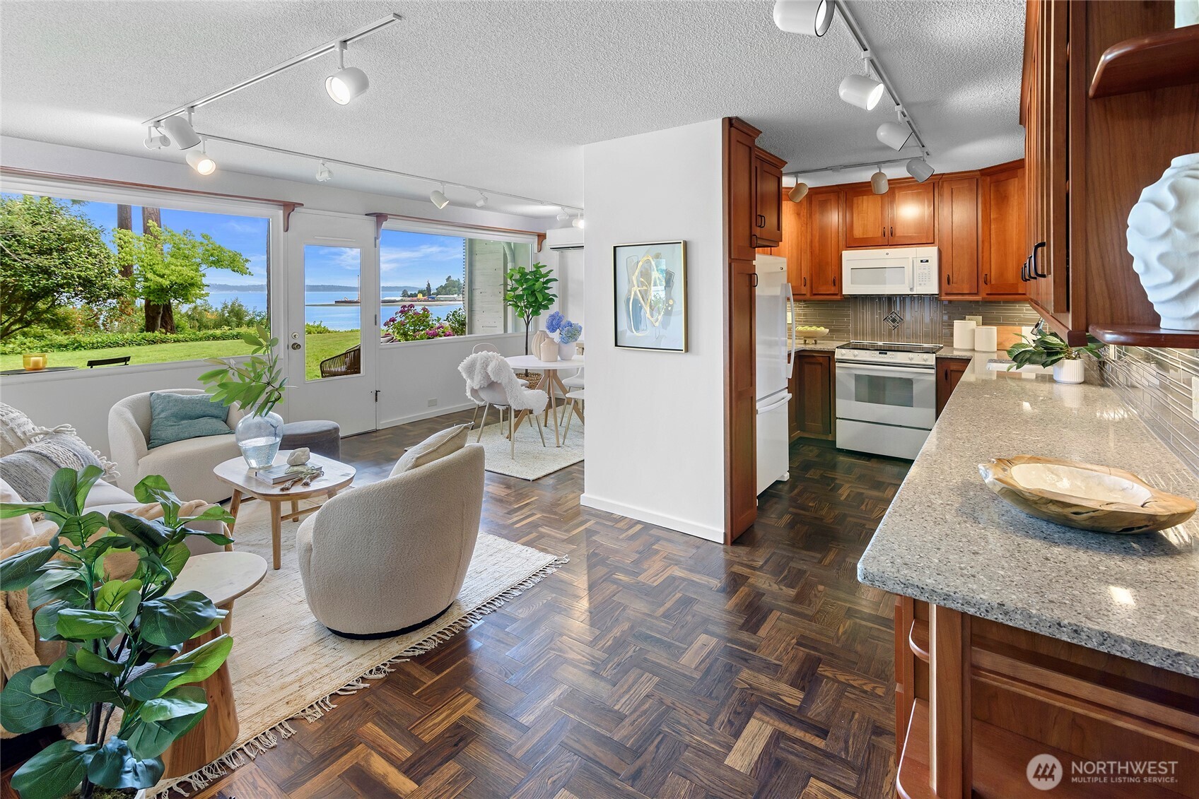 965 Winslow Way E Unit: 104