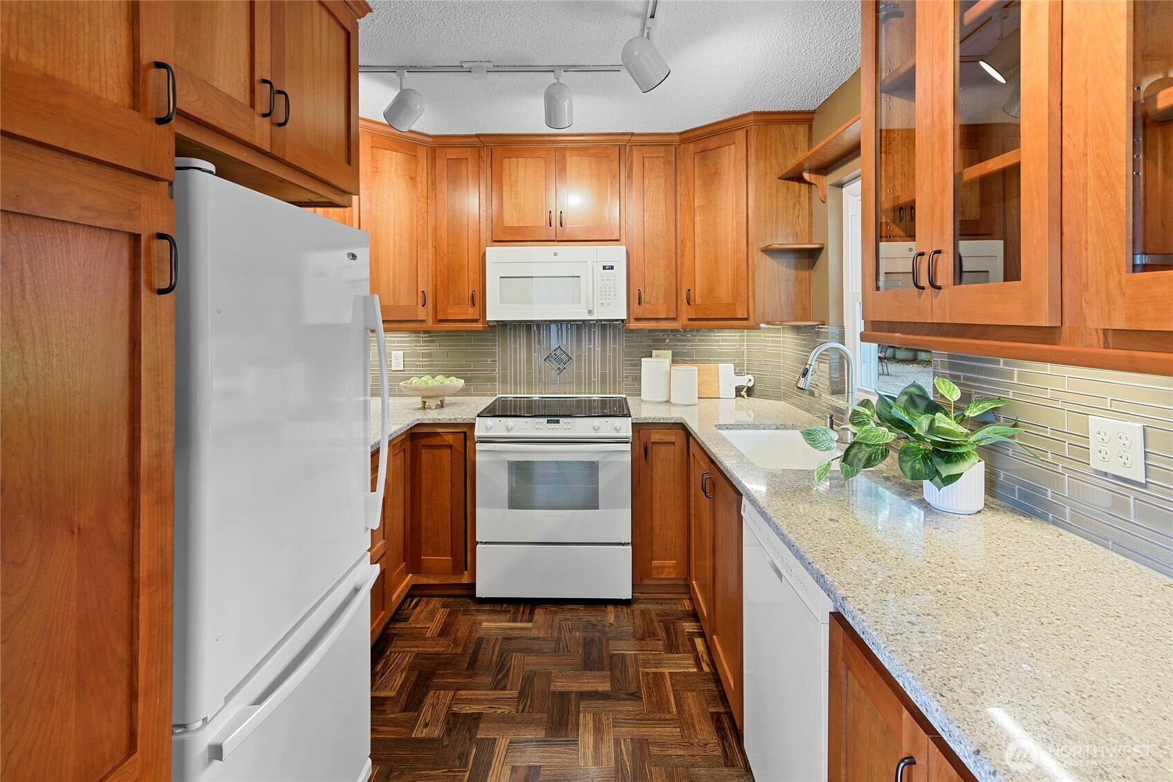 965 Winslow Way E Unit: 104