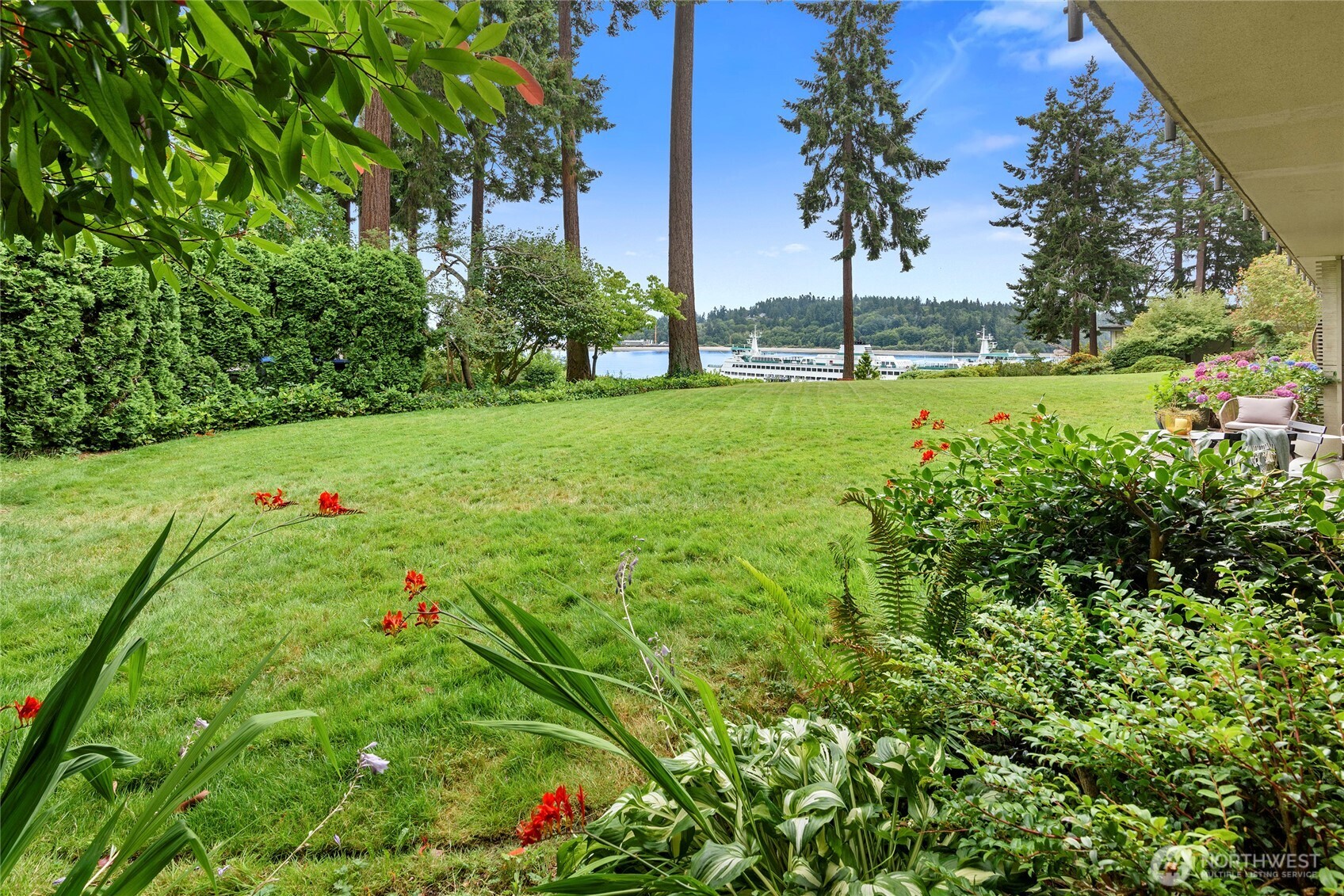 965 Winslow Way E Unit: 104