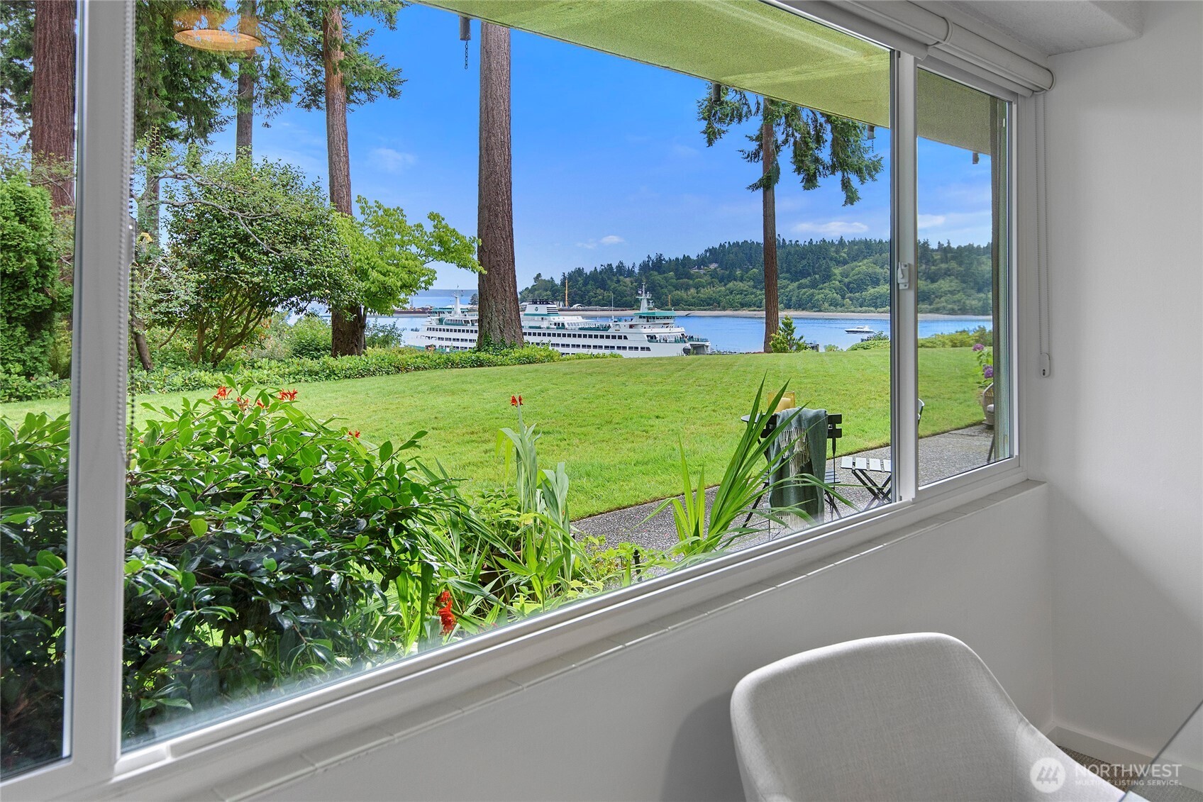 965 Winslow Way E Unit: 104