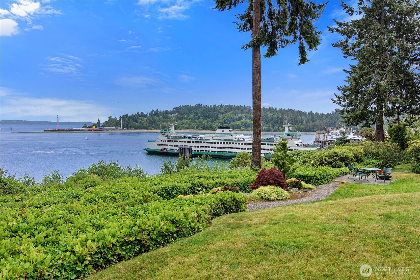 965 Winslow Way E Unit: 104