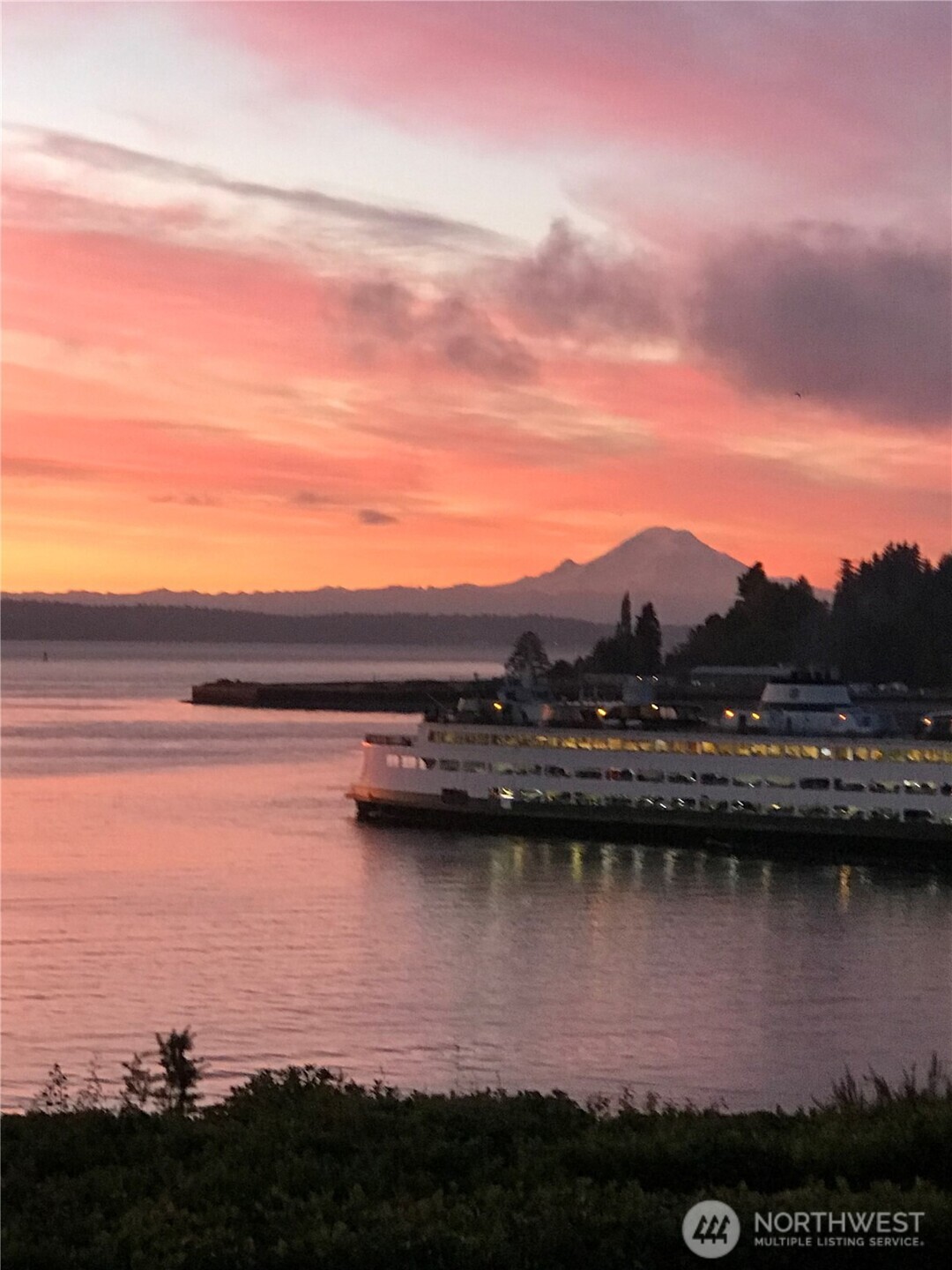 965 Winslow Way E Unit: 104