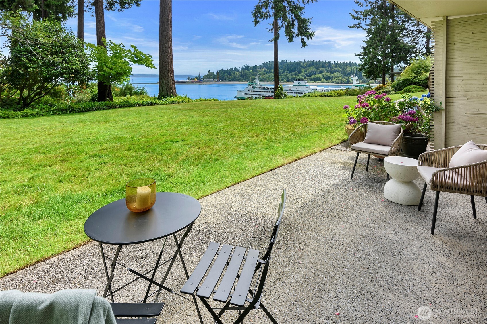 965 Winslow Way E Unit: 104