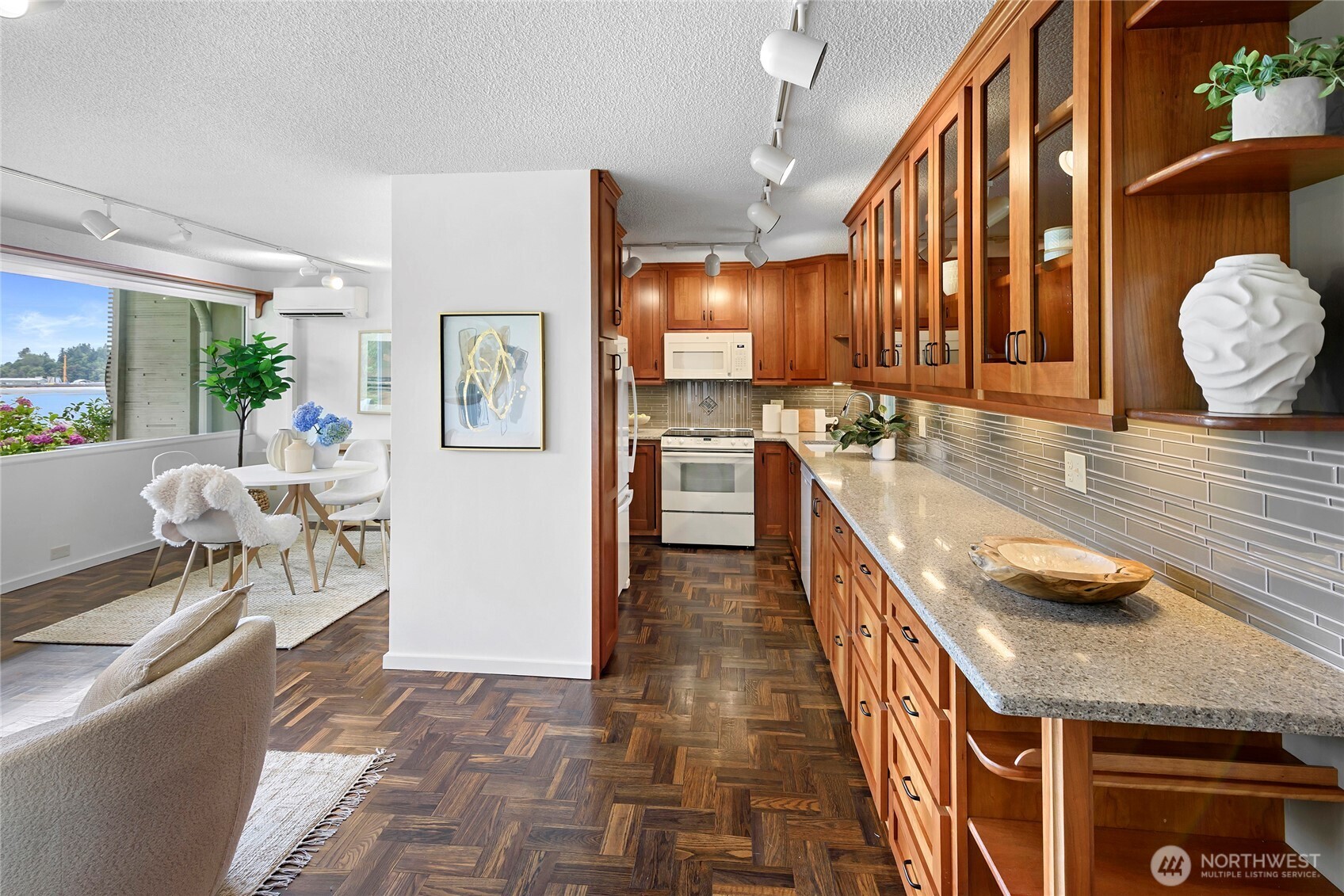 965 Winslow Way E Unit: 104