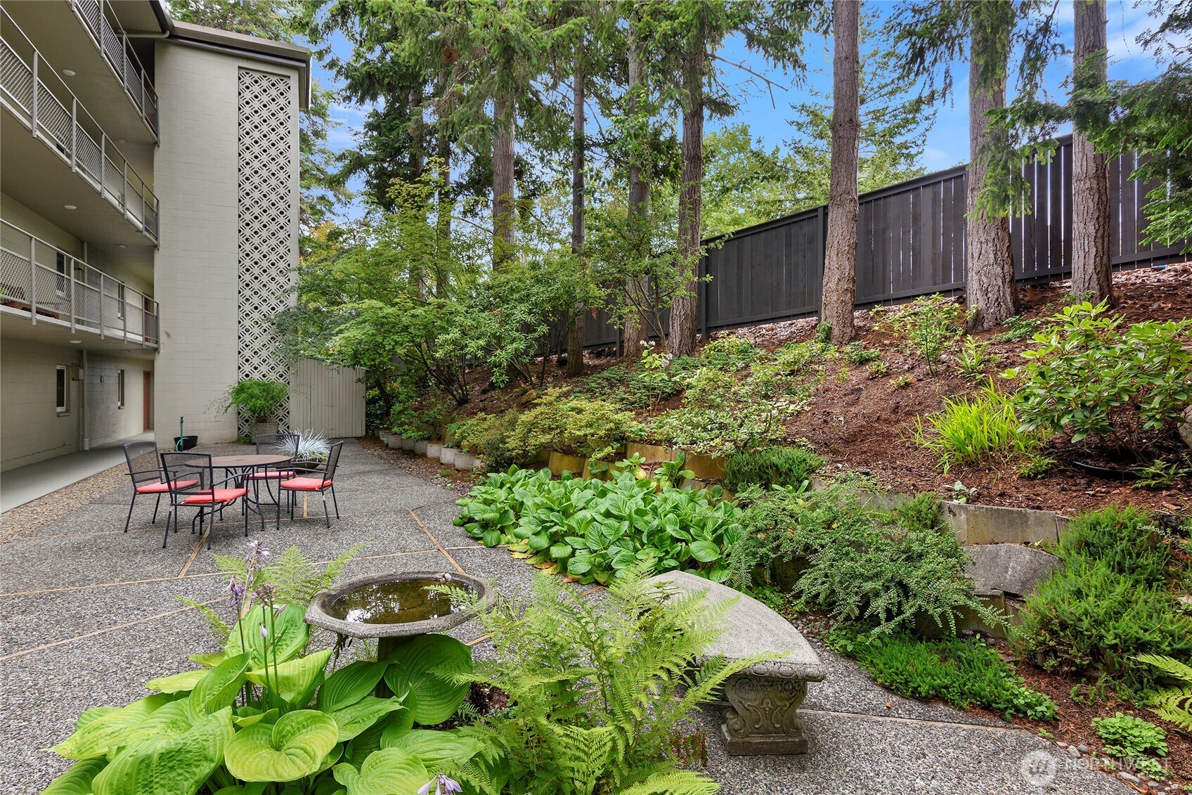 965 Winslow Way E Unit: 104