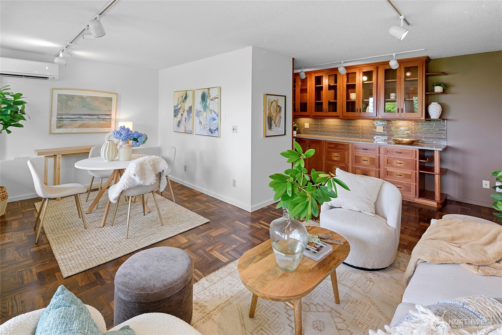 965 Winslow Way E Unit: 104