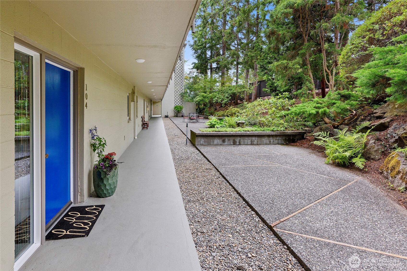 965 Winslow Way E Unit: 104