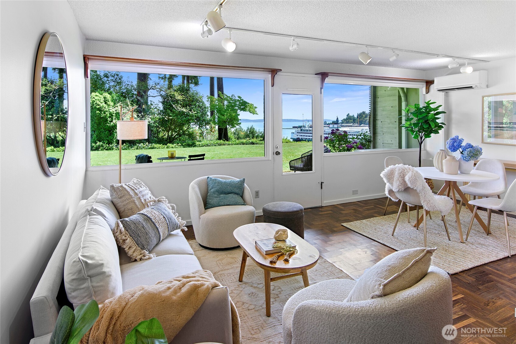 965 Winslow Way E Unit: 104