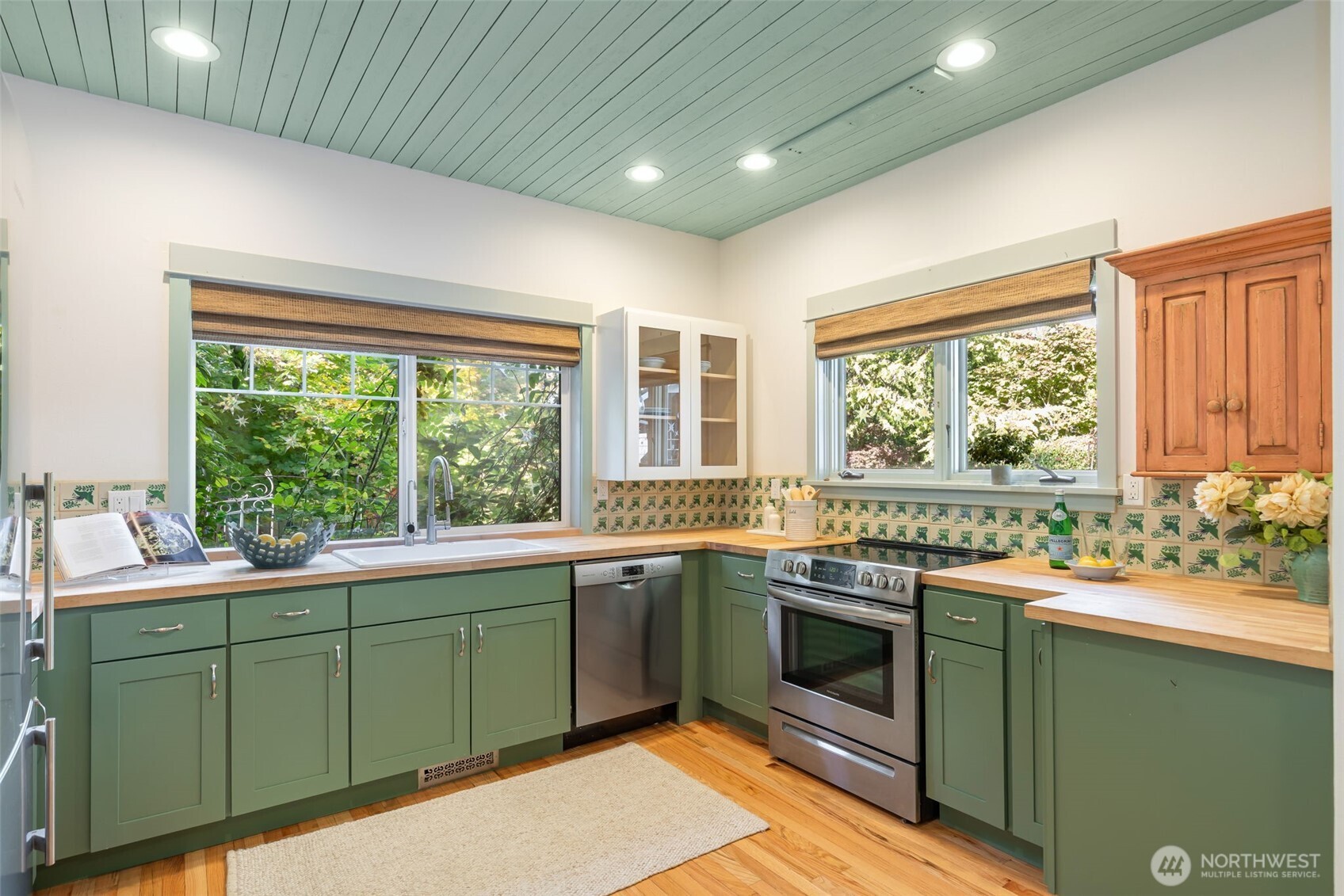 636 Janelle Place NW