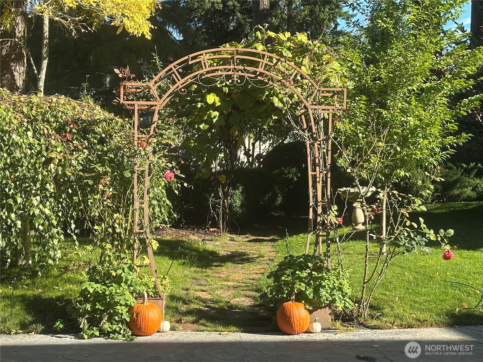 636 Janelle Place NW