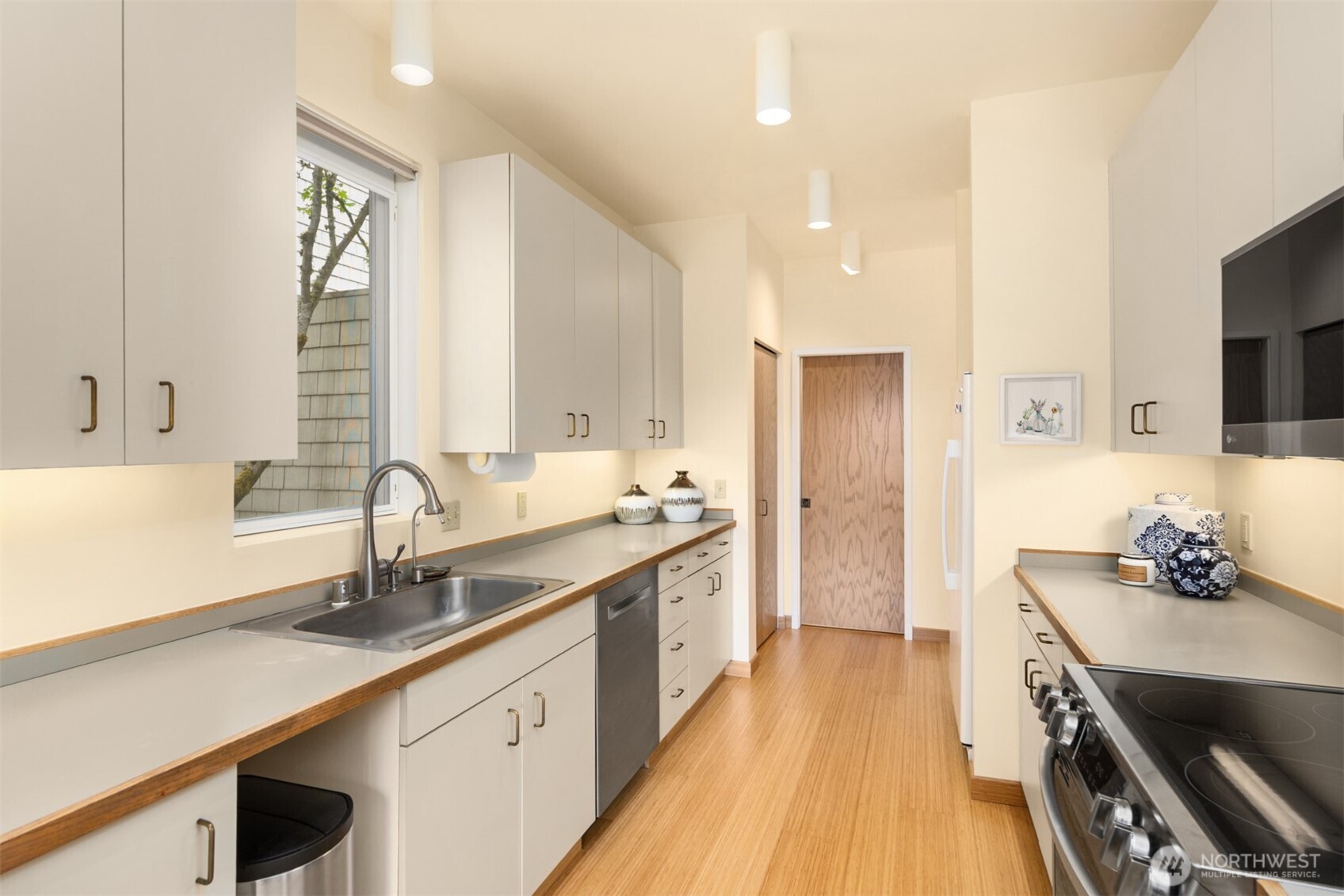 105 Lovell Avenue SW Unit: 15-11