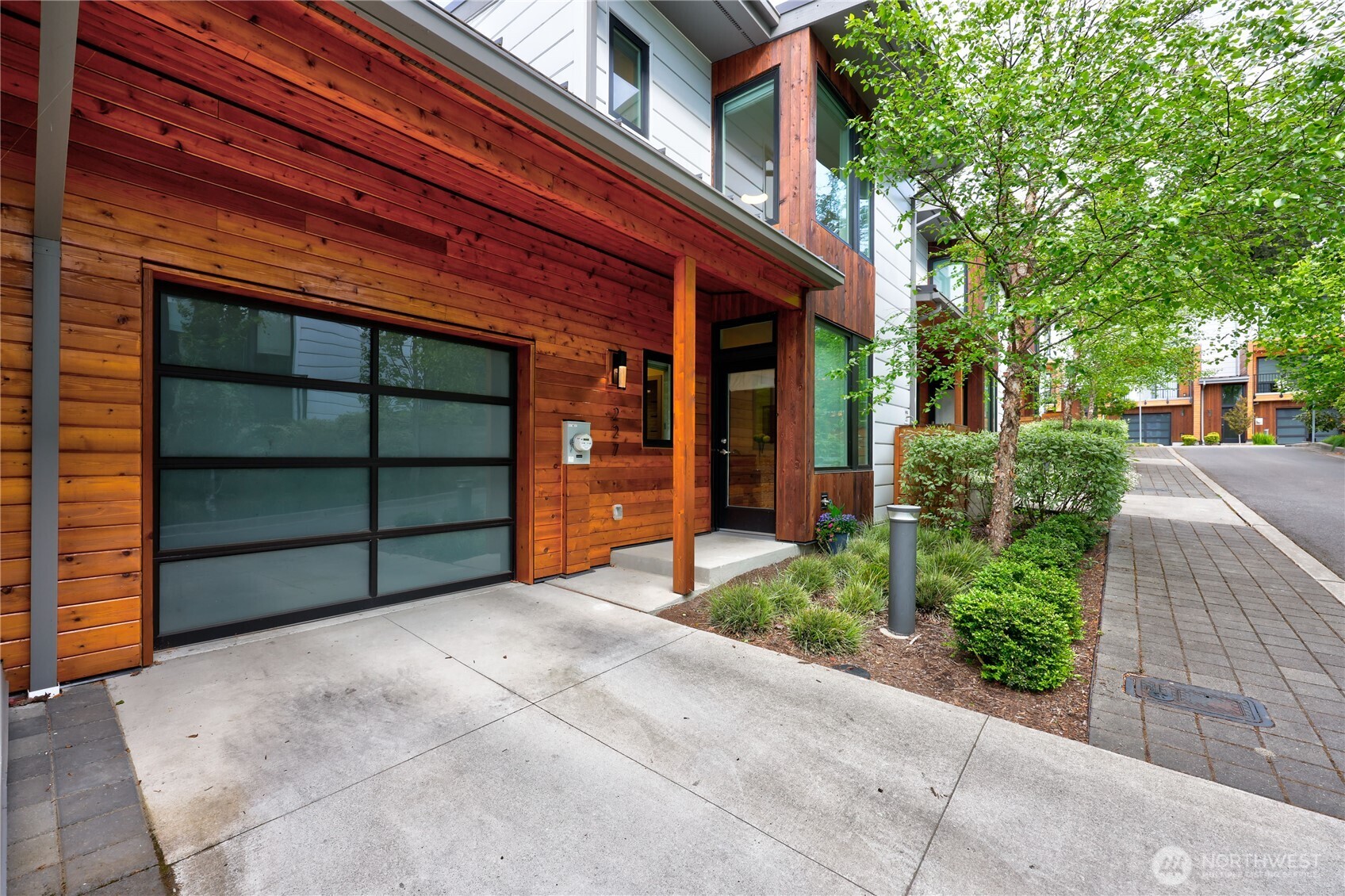 227 Ebi Lane NE