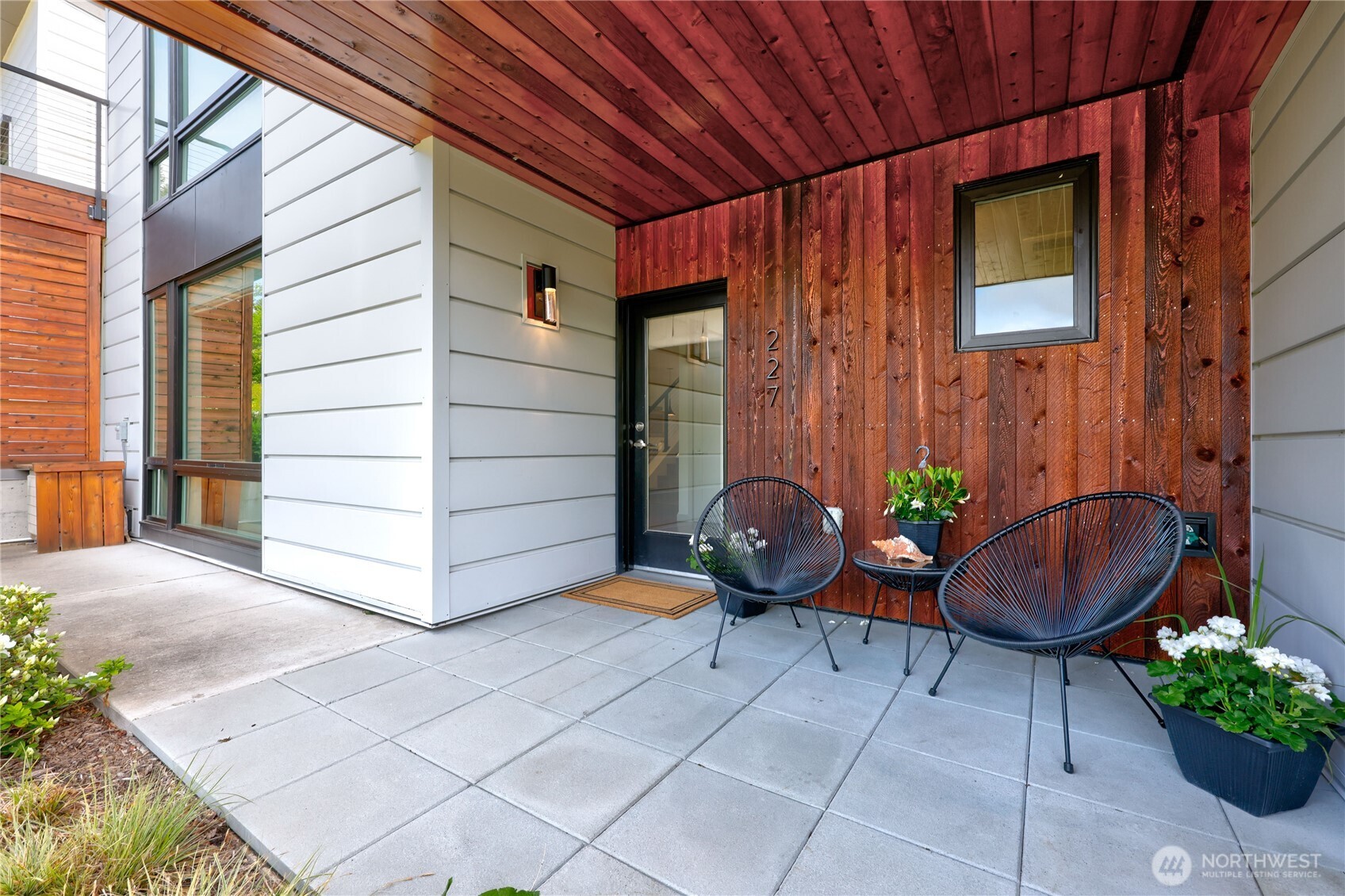 227 Ebi Lane NE