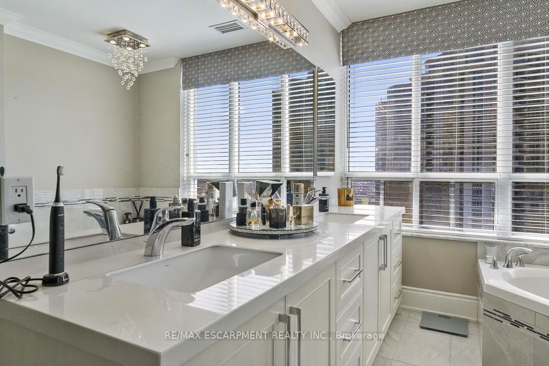 35 Kingsbridge Garden Circle 2706