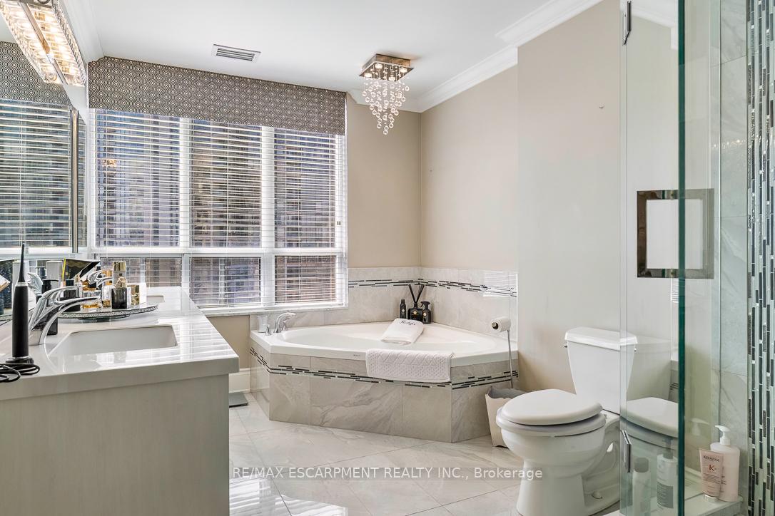 35 Kingsbridge Garden Circle 2706