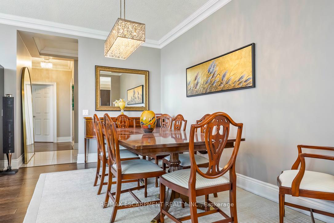 35 Kingsbridge Garden Circle 2706