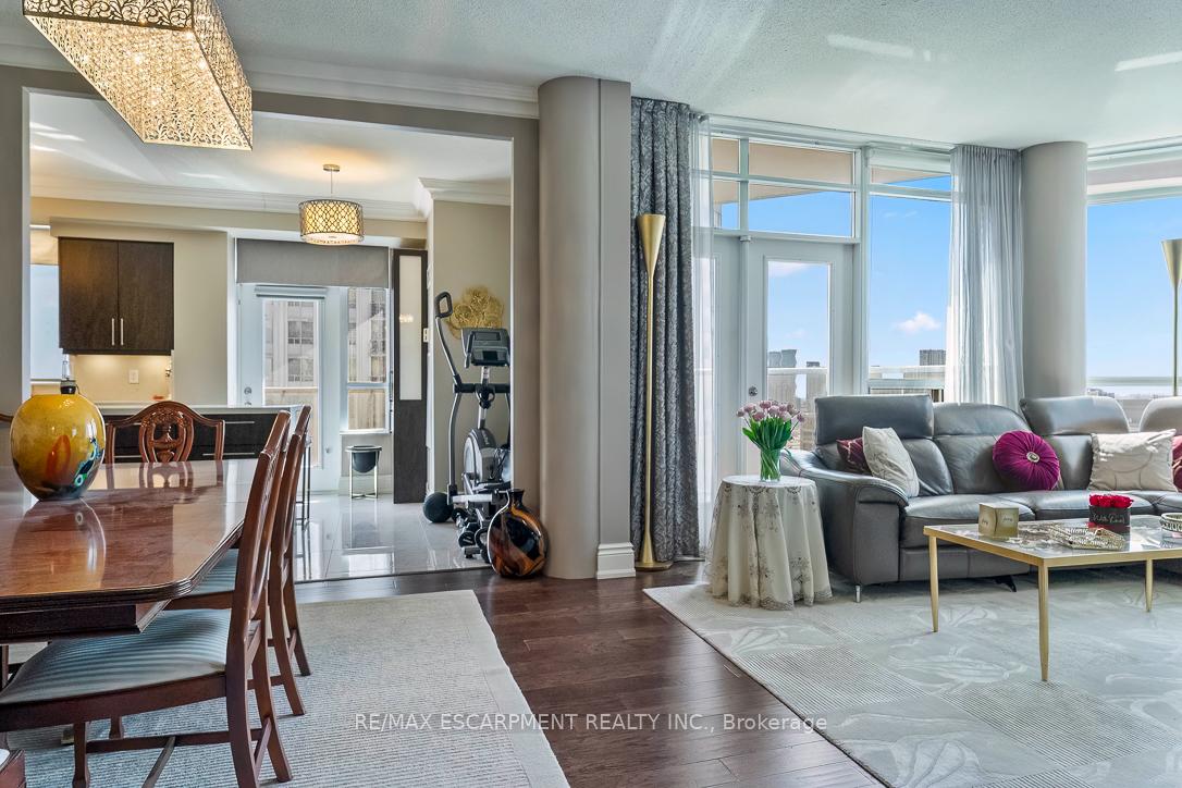35 Kingsbridge Garden Circle 2706