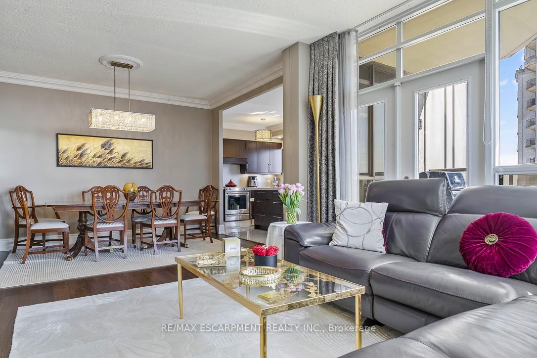 35 Kingsbridge Garden Circle 2706