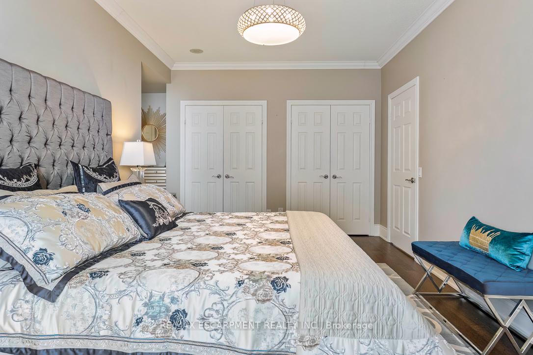 35 Kingsbridge Garden Circle 2706