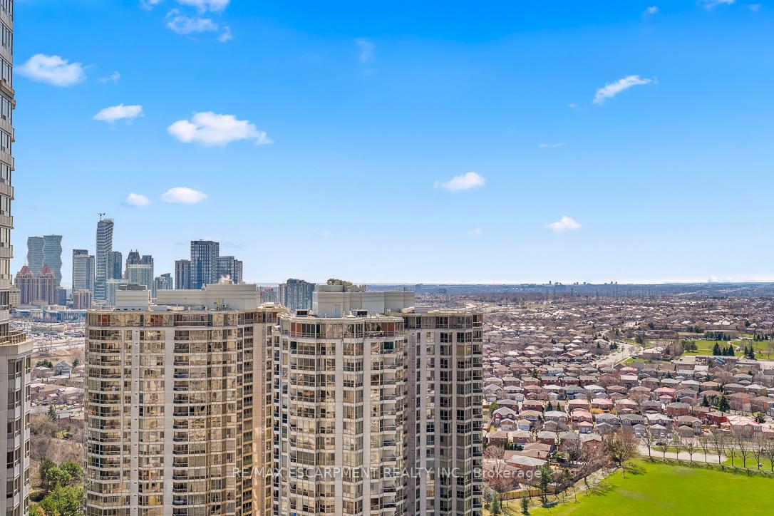 35 Kingsbridge Garden Circle 2706