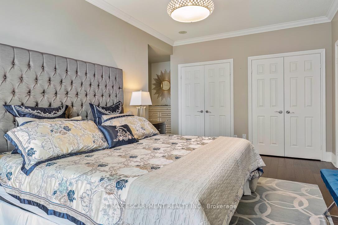 35 Kingsbridge Garden Circle 2706