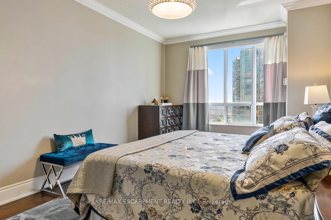 35 Kingsbridge Garden Circle 2706