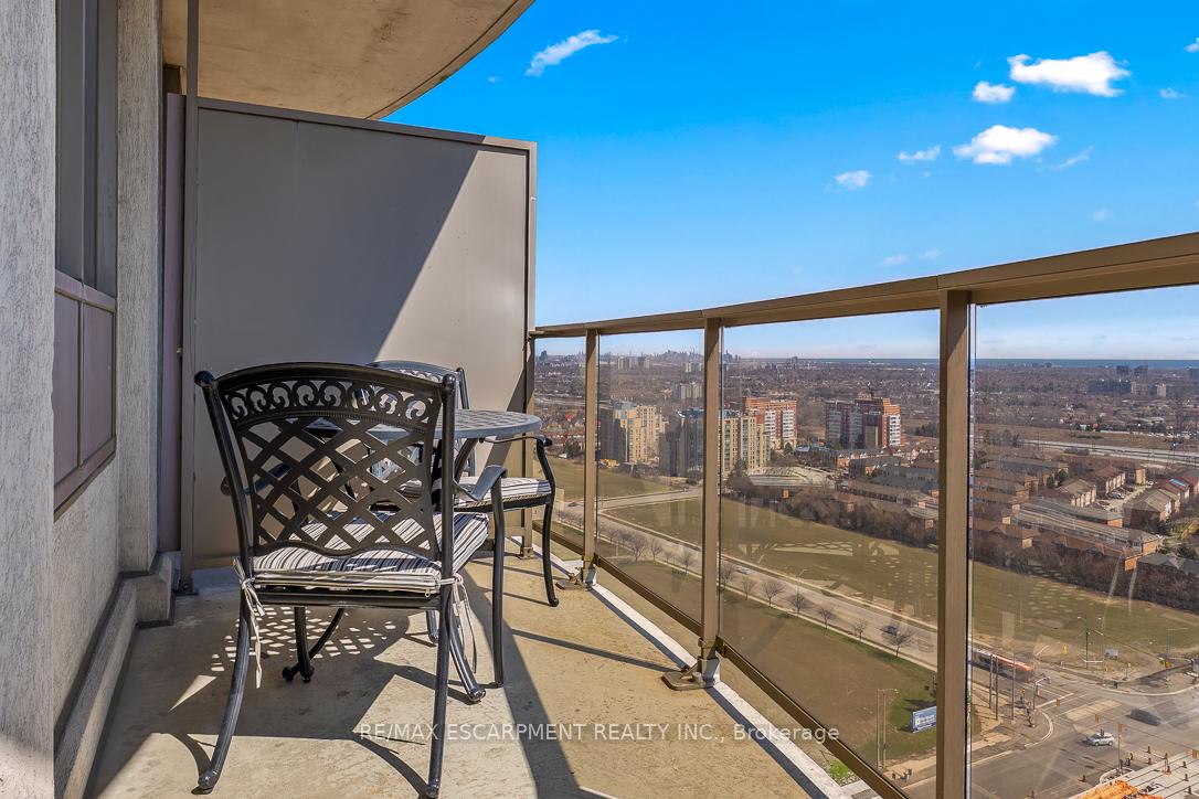 35 Kingsbridge Garden Circle 2706