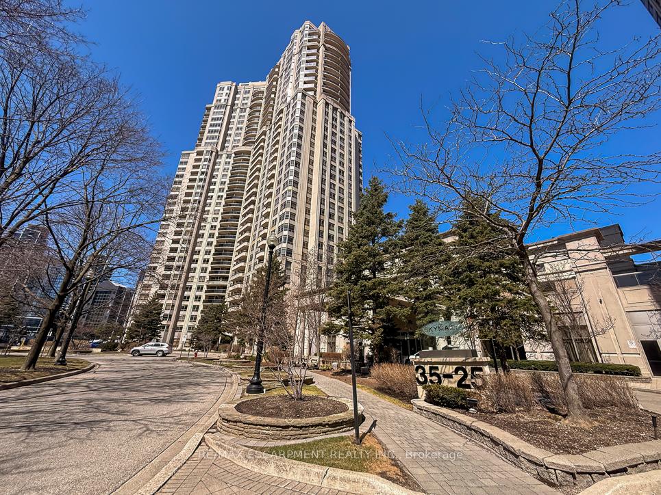 35 Kingsbridge Garden Circle 2706