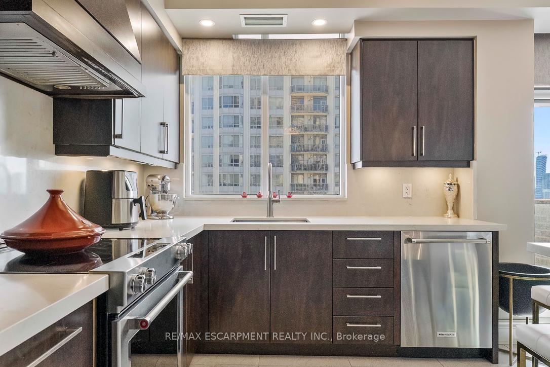 35 Kingsbridge Garden Circle 2706