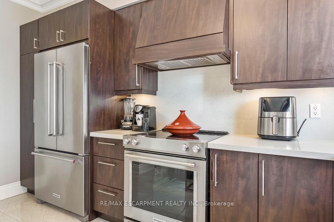 35 Kingsbridge Garden Circle 2706