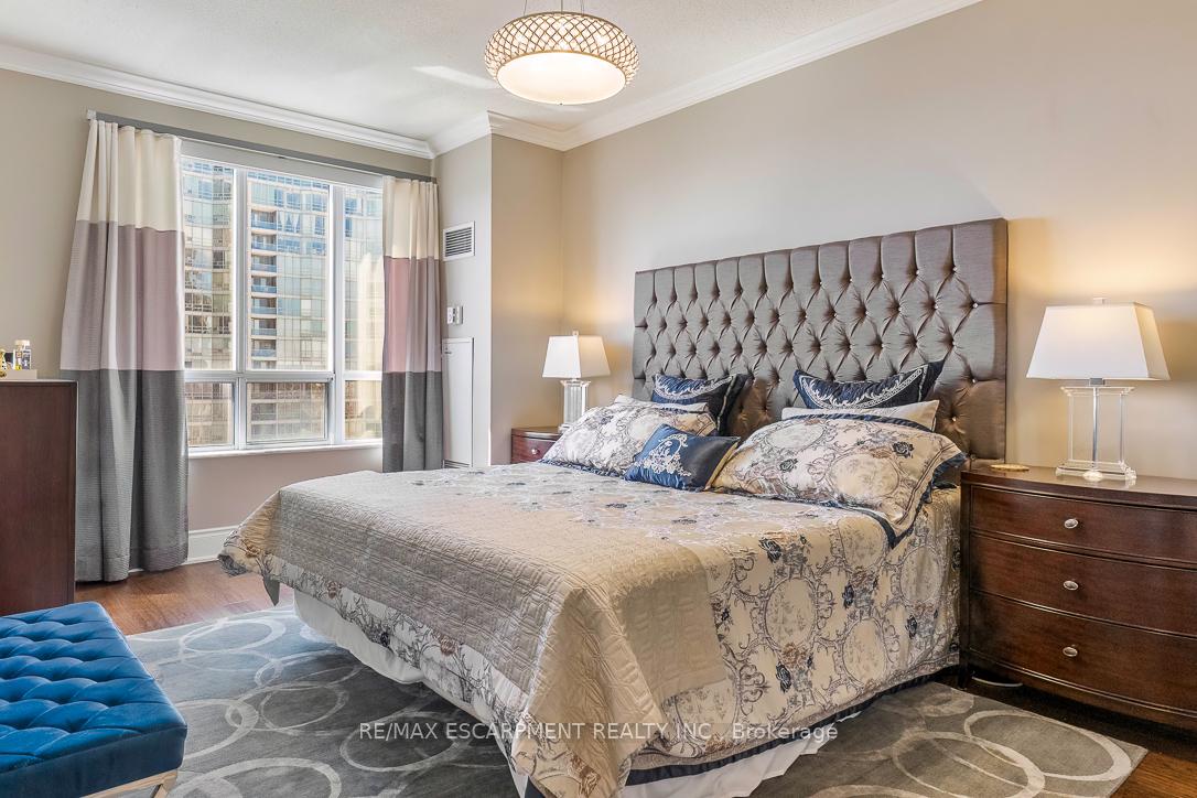 35 Kingsbridge Garden Circle 2706